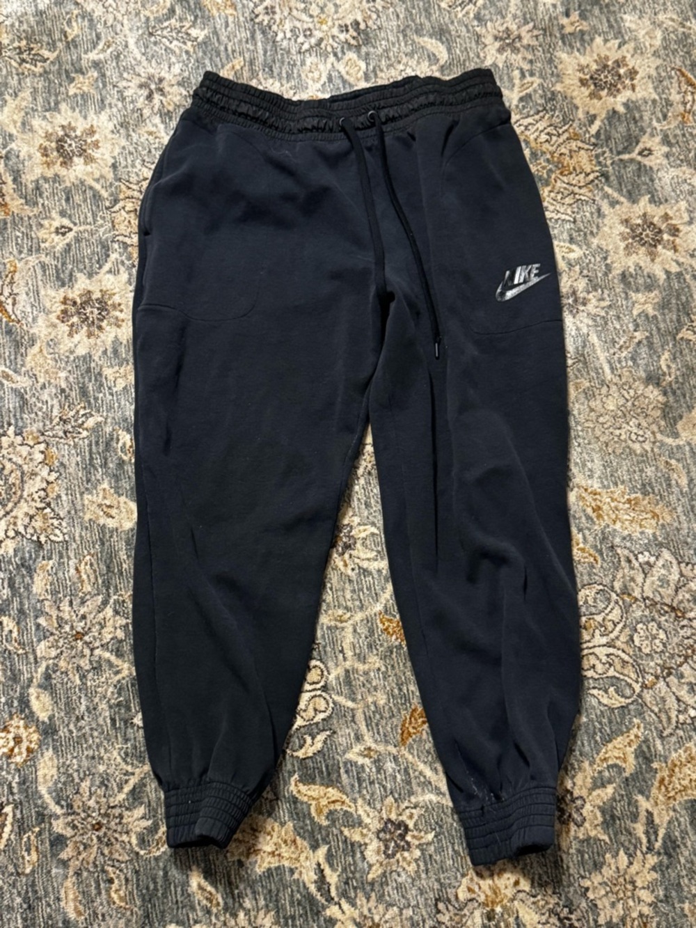 Nike Women’s Black Jogger Pants size large